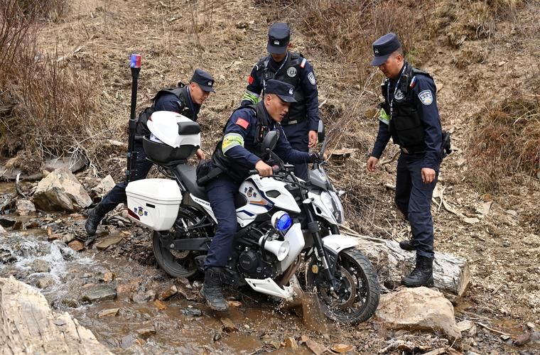 专家:炉霍县每年或现多个感染高峰_炉霍县在哪里啊