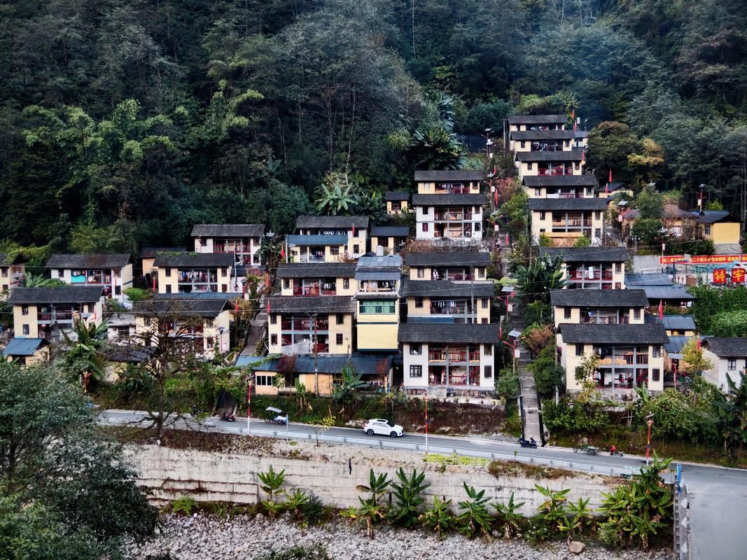 【云南怒江傈僳族自治州贡山独龙族怒族自治县各地区疫情等级_怒江独龙族村寨】