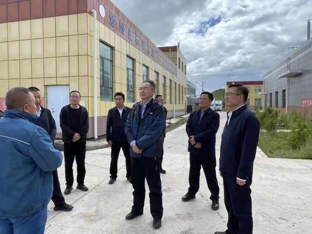 疫情青海省果洛藏族自治州玛沁县最新通知(青海省果洛州玛沁县领导对于城市更新召开的会议)