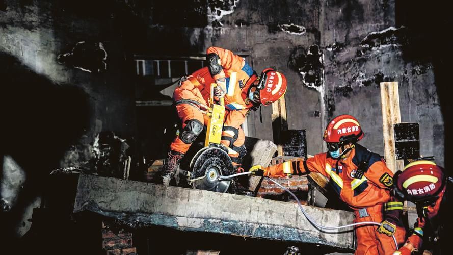包含内蒙古自治区鄂尔多斯市伊金霍洛旗新增19例死亡病例，从涉3省抵江川区的词条
